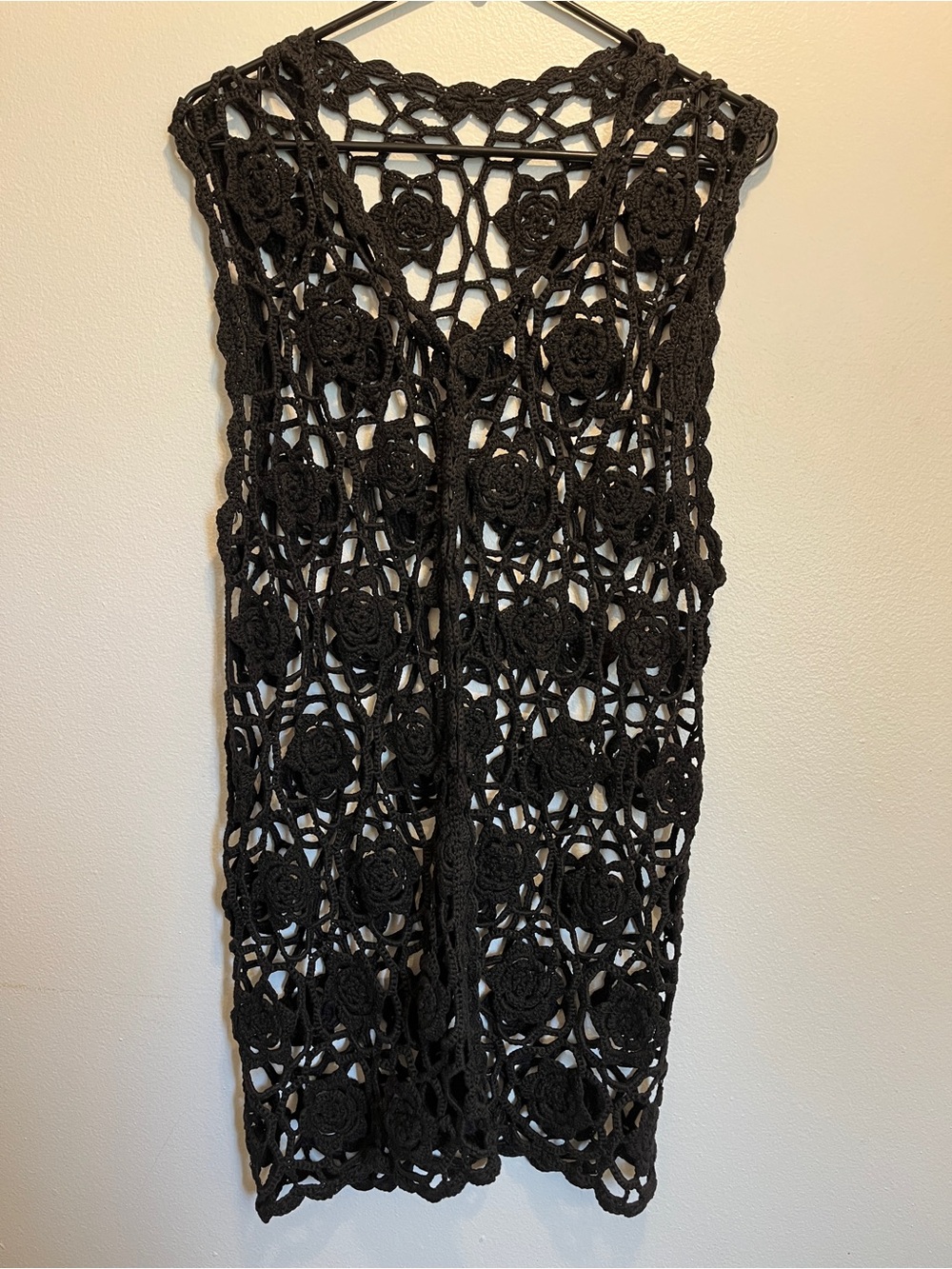 Crochet Floral Sleeveless Cardigan - Black